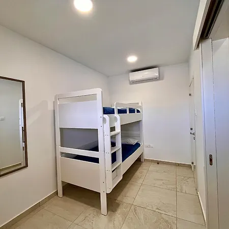 Beachhouse Apartment *