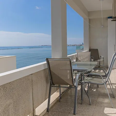 Beachhouse * Larnaca