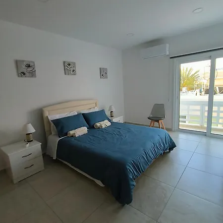 Beachhouse * לרנקה