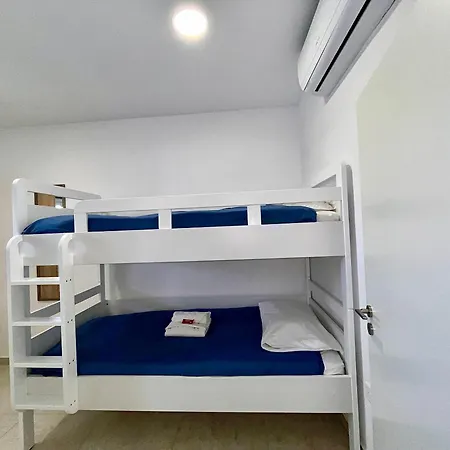 Beachhouse * לרנקה