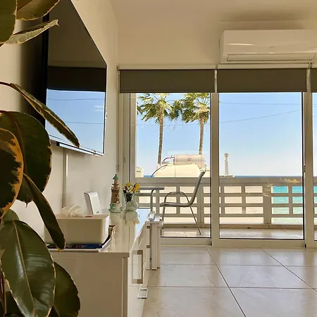 Beachhouse * לרנקה