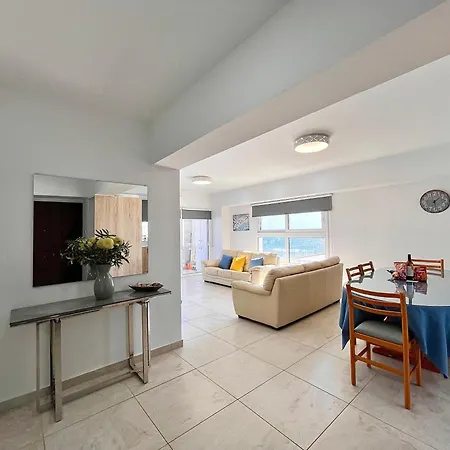 Beachhouse דירה לרנקה